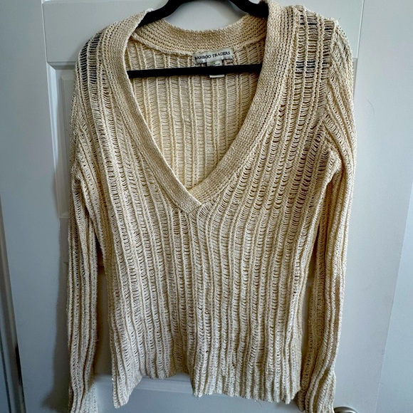 Beautiful statement sweater with accents of gold - Picture 1 of 3